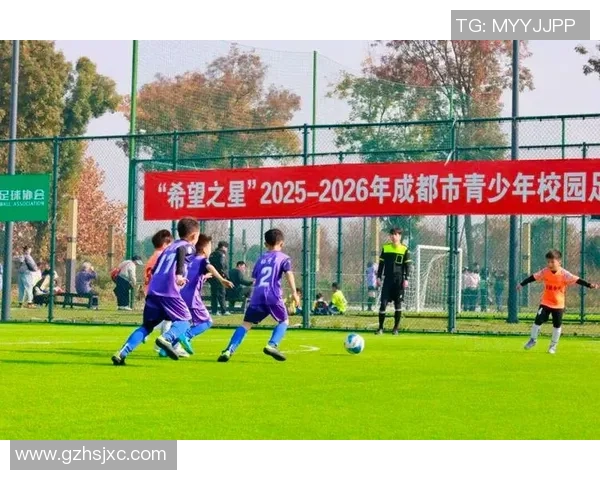 足球场上的耀眼之星，点燃青春激情，勇敢追梦不止步